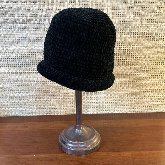 🌟HP🌟Black Chenille Knit Rolled Brim Cloche Hat with Bow by August Hats - Picture 4 of 8